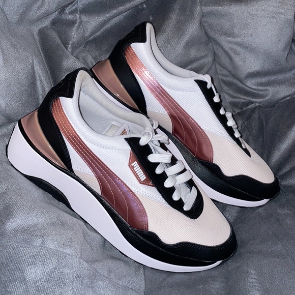 Perfect condition only worn once Puma shoes - Picture 2 of 5